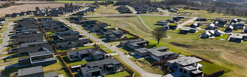 Dronebillede over villakvarter